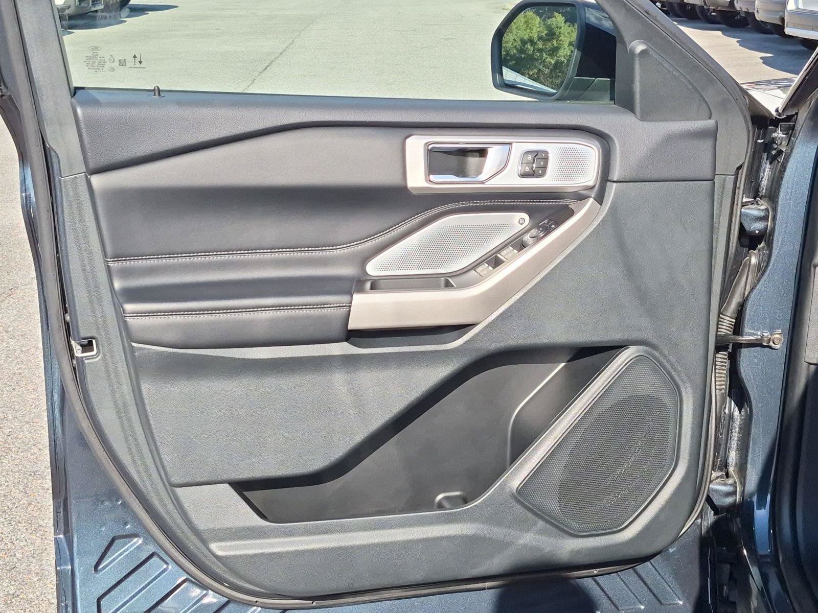 Used 2024 Ford Explorer Limited w/ Limited Technology Package AWD/4WD image 12