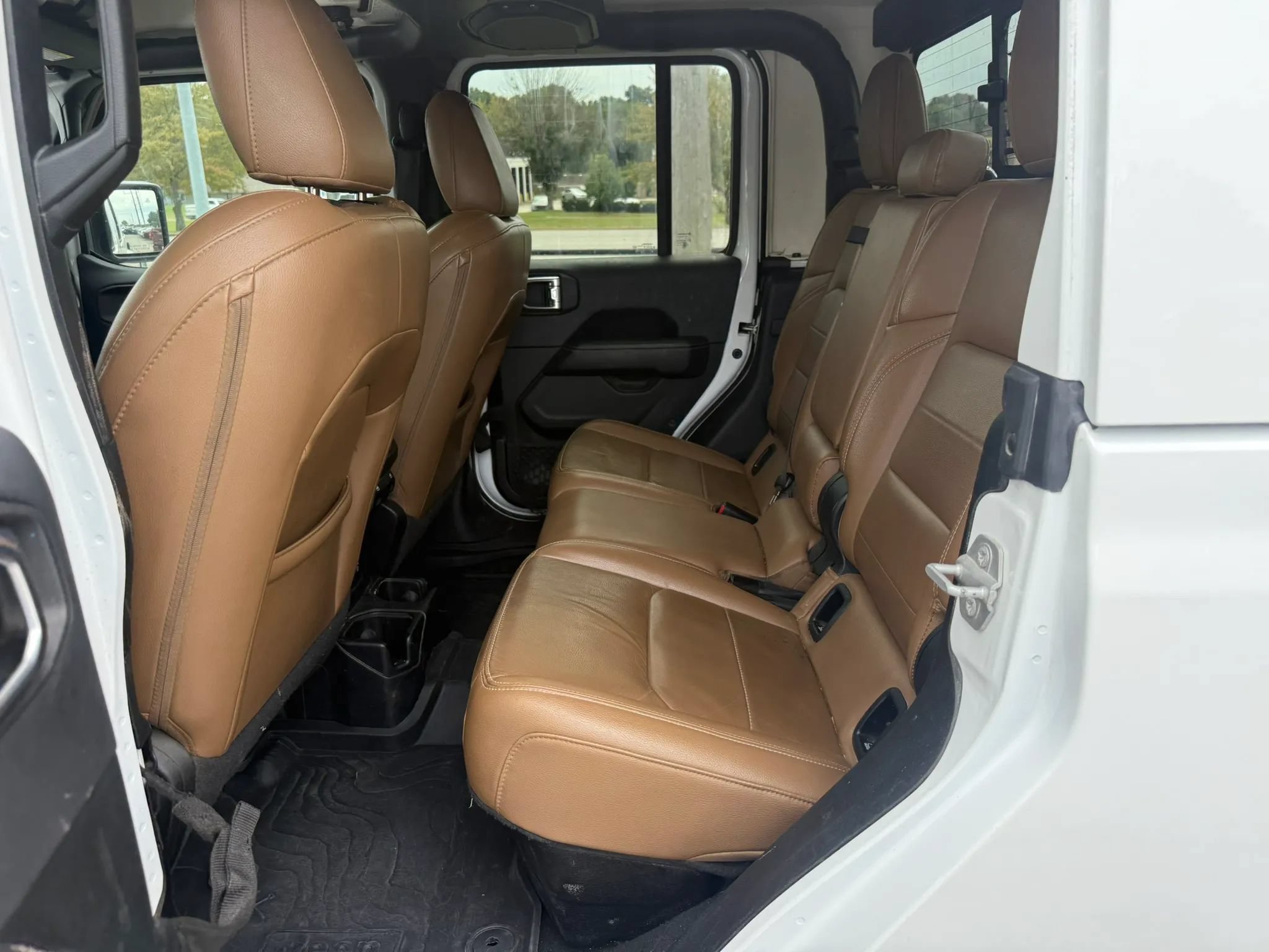Used 2020 Jeep Gladiator Overland w/ Popular Equipment Package AWD/4WD image 5