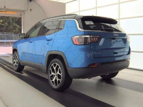 Used 2025 Jeep Compass Limited AWD/4WD image 3