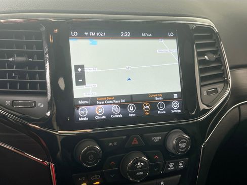 Used 2022 Jeep Grand Cherokee Limited image 13