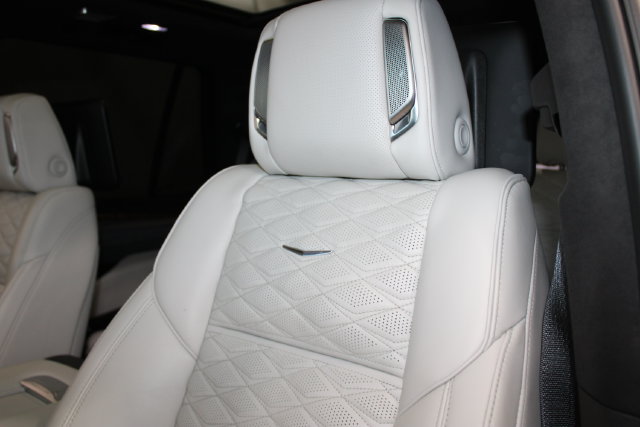 Used 2025 Cadillac Escalade Sport Platinum w/ LPO, ONYX Package AWD/4WD image 10