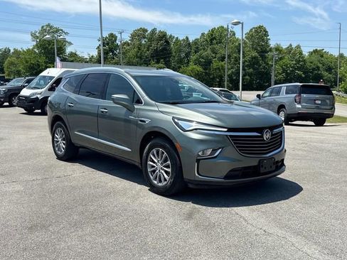 Used 2023 Buick Enclave Essence AWD/4WD image 2
