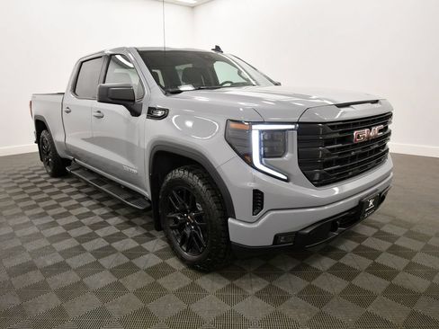 Used 2024 GMC Sierra 1500 Elevation w/ X31 Off-Road Package AWD/4WD image 10