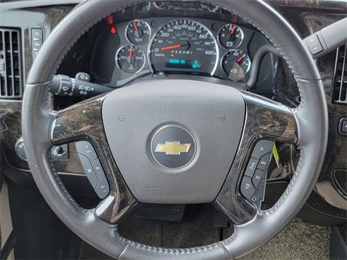 Used 2023 Chevrolet Express 2500 image 27