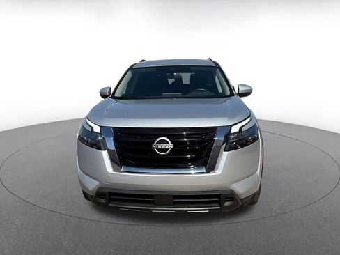 Used 2025 Nissan Pathfinder SV AWD/4WD image 4