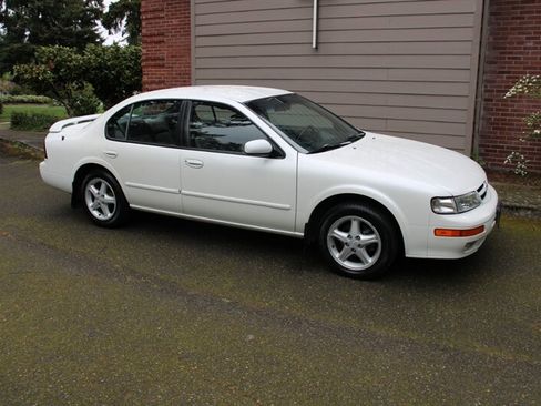 Used 1999 Nissan Maxima SE FWD image 2