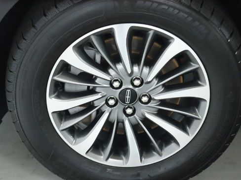 Used 2022 Lincoln Nautilus Reserve image 38