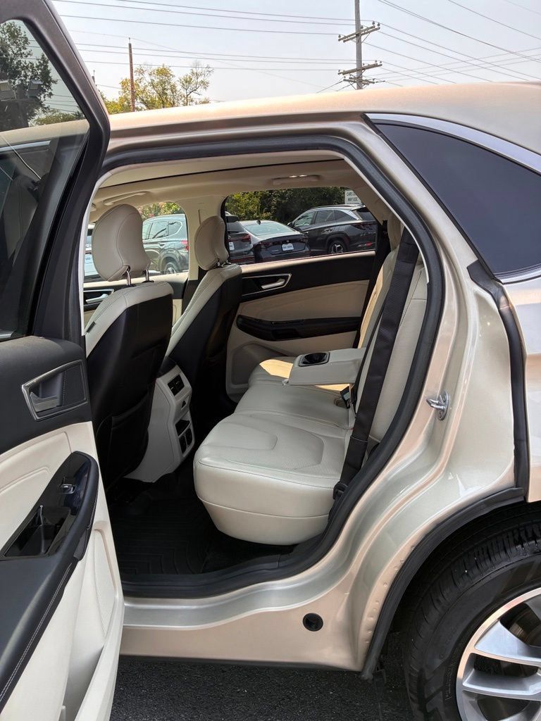 Used 2018 Ford Edge Titanium w/ Equipment Group 302A FWD image 26