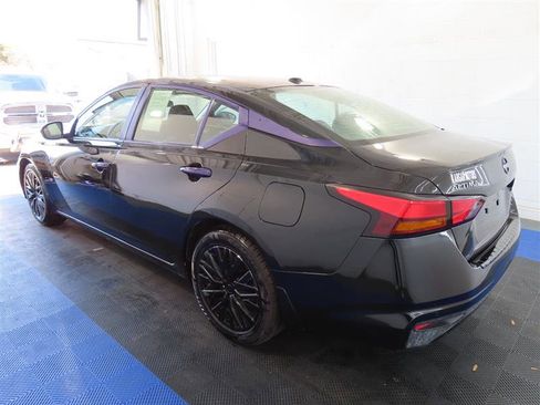 Used 2023 Nissan Altima 2.5 SV image 10