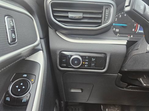 Used 2022 Ford Explorer XLT w/ Equipment Group 202A image 13