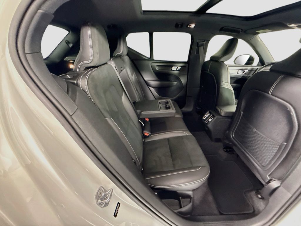 Used 2019 Volvo XC40 T5 R-Design AWD/4WD image 22
