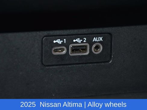 Used 2025 Nissan Altima 2.5 SV FWD image 21