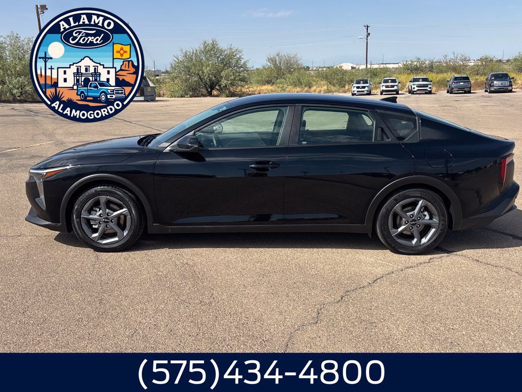 Used 2025 Kia K4 FWD image 2