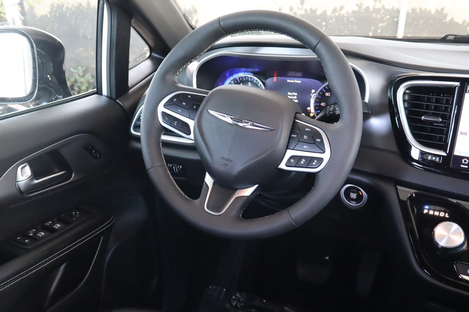 Used 2026 Chrysler Pacifica Select FWD image 28
