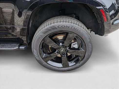 New 2025 Land Rover Defender 110 X-Dynamic SE image 10