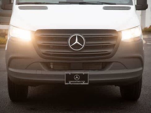 Used 2025 Mercedes-Benz Sprinter 2500 image 13