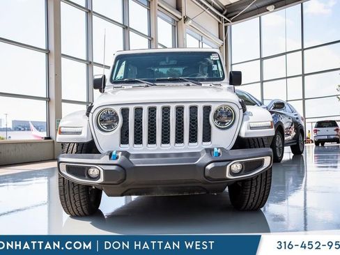 Used 2023 Jeep Wrangler Unlimited Sahara w/ Cold Weather Group AWD/4WD image 25