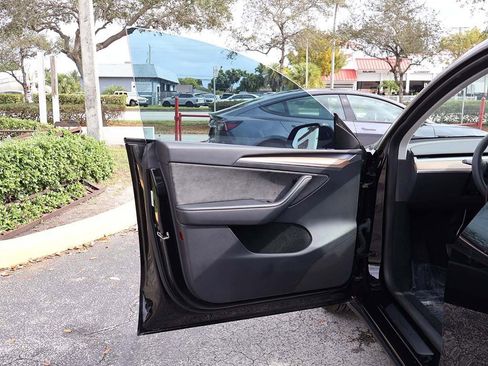 Used 2023 Tesla Model Y Long Range image 23