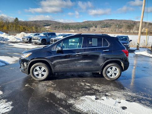 Used 2020 Chevrolet Trax LT w/ LT Convenience Package image 5