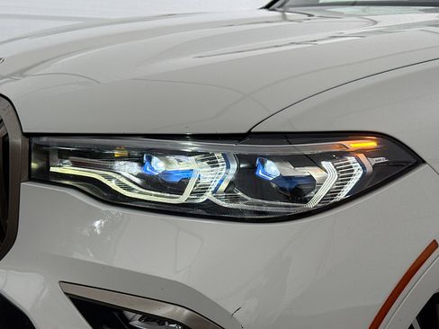 Used 2022 BMW X7 M50i image 9