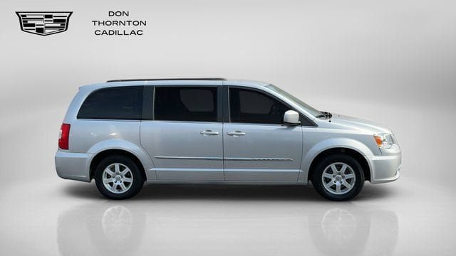 Used 2012 Chrysler Town & Country Touring w/ Entertainment Group #1 FWD image 6