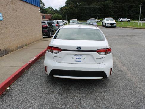 Used 2021 Toyota Corolla LE FWD image 5