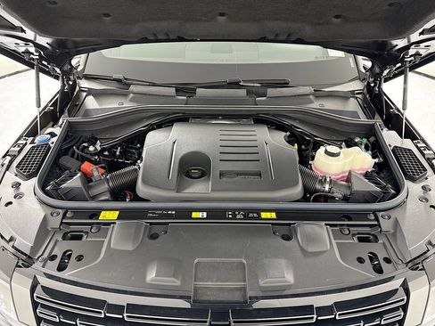 New 2026 Land Rover Range Rover Long Wheelbase SE AWD/4WD image 29