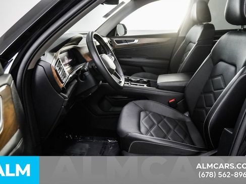 Used 2025 Volkswagen Atlas SE image 16