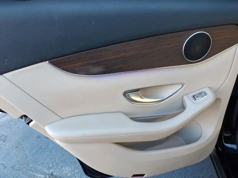 Used 2022 Mercedes-Benz GLC 300 4MATIC image 21