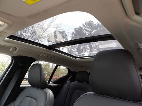 New 2025 Volvo XC40 B5 Ultra w/ Climate Package image 15