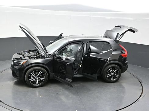 Used 2025 Volvo XC40 B5 Core AWD/4WD image 42