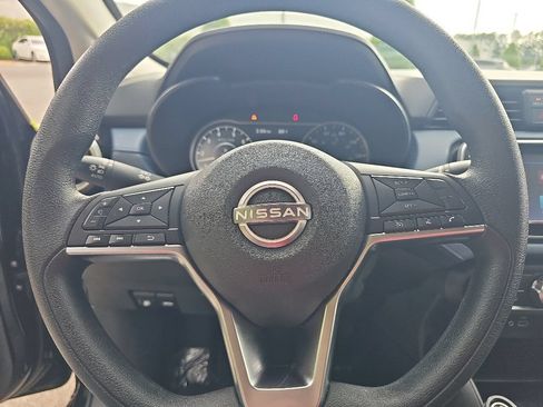 Used 2025 Nissan Versa SV FWD image 17
