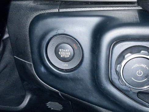 Certified 2019 Jeep Wrangler Unlimited Sahara image 26