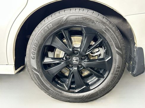 Used 2024 Honda Odyssey Sport image 11