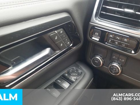 Used 2025 GMC Yukon XL Denali RWD image 32