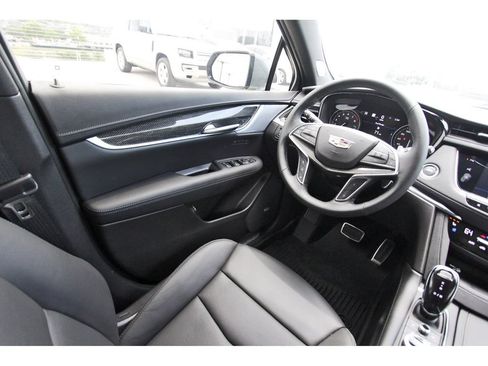 New 2026 Cadillac XT5 Sportv w/ LPO, Onyx Lite Package AWD/4WD image 8