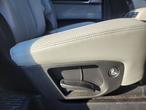 Used 2022 Hyundai Palisade SEL w/ Premium Package image 32