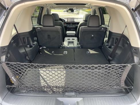 Used 2025 Honda Pilot Touring image 12
