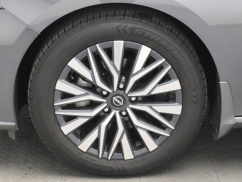 Used 2024 Nissan Altima 2.5 SV w/ SV Premium Package image 31