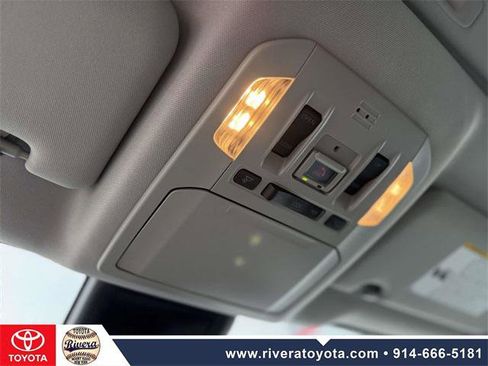 Certified 2022 Toyota Highlander XLE image 28