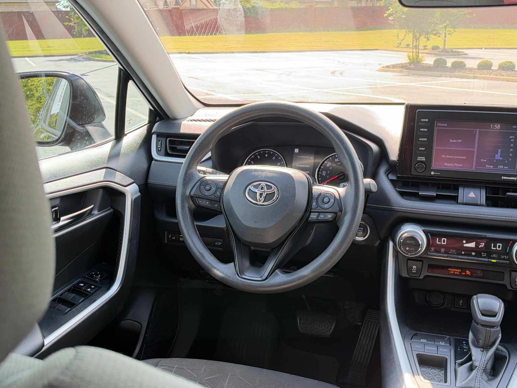 Used 2021 Toyota RAV4 XLE w/ Convenience Package FWD image 21
