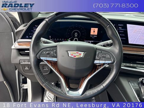 Used 2023 Cadillac Escalade Premium Luxury AWD/4WD image 17