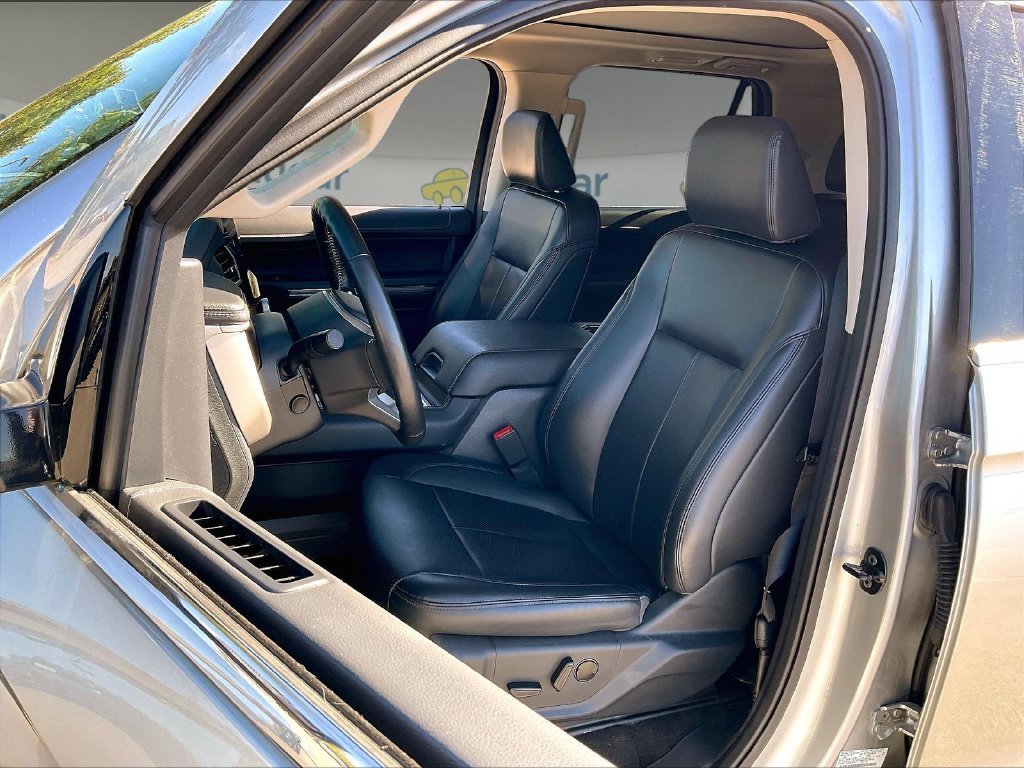 Used 2024 Ford Expedition XLT AWD/4WD image 9