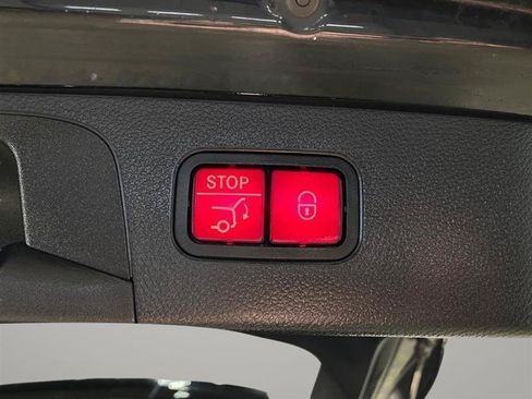 Used 2020 Mercedes-Benz GLC 300 4MATIC image 23