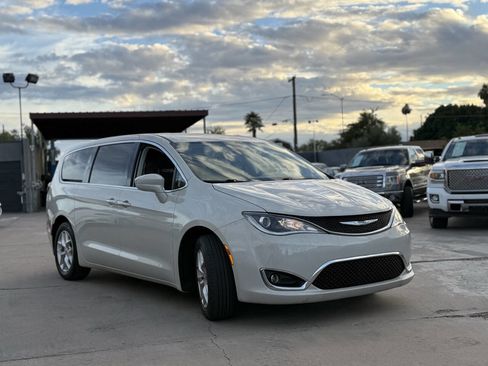 Used 2019 Chrysler Pacifica Touring Plus w/ Tire & Wheel Group image 2