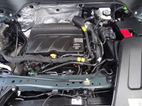 Used 2025 Chevrolet Trax LT FWD image 35