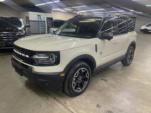 Certified 2025 Ford Bronco Sport Outer Banks w/ Outer Banks Tech Package+ AWD/4WD image 3