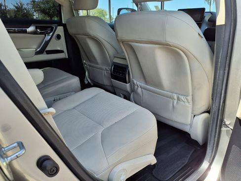 Used 2023 Lexus GX 460 Premium w/ Accessory Package AWD/4WD image 13