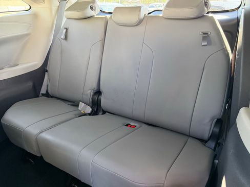 Used 2021 Toyota Sienna XLE w/ XLE Plus Package image 34