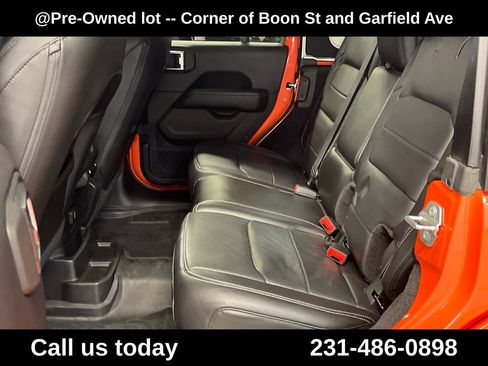 Used 2018 Jeep Wrangler Unlimited Sahara AWD/4WD image 21